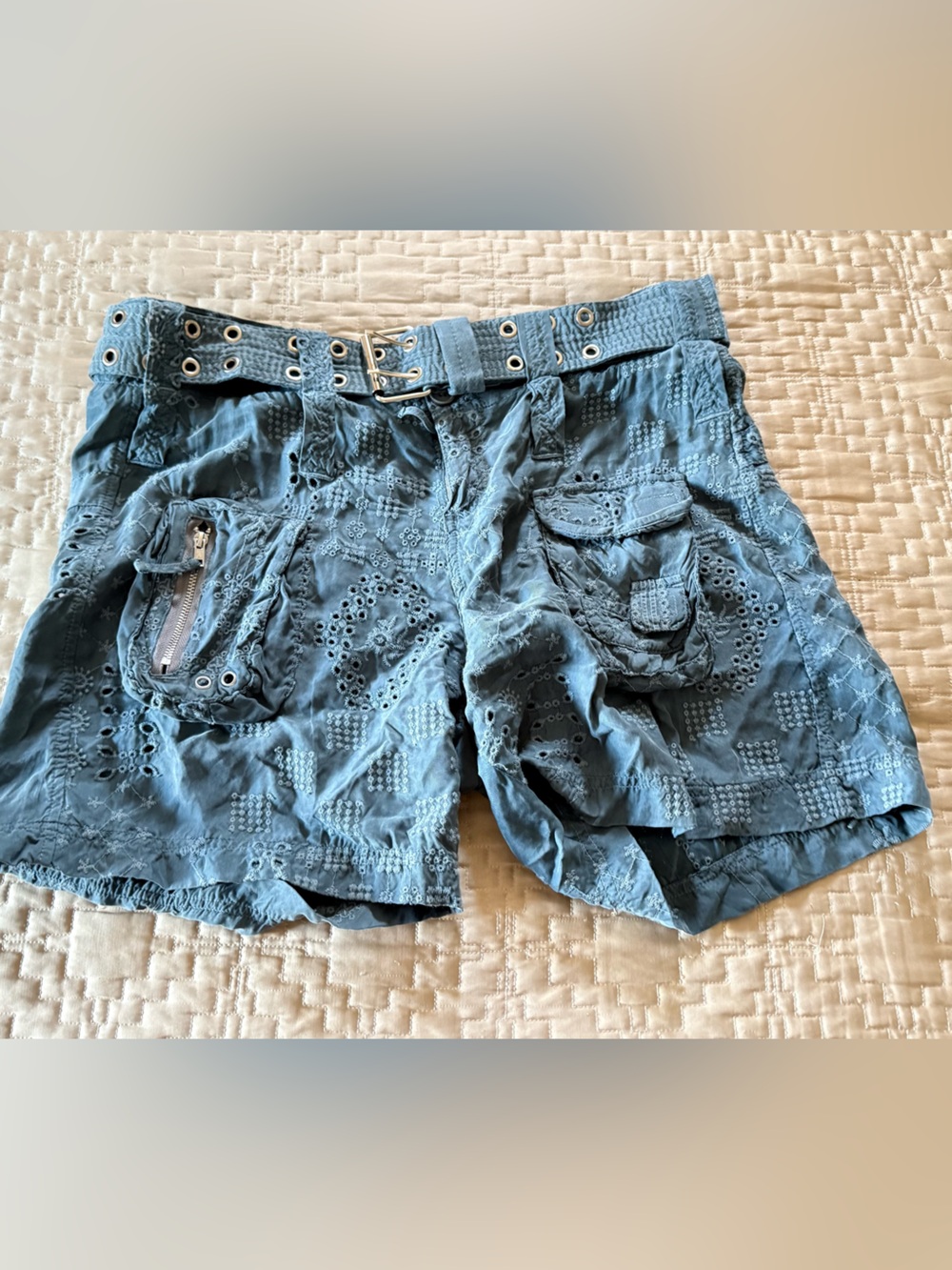 Johnny Was Indigo Eyelet Cargo Shorts with Grommet Belt Size 4